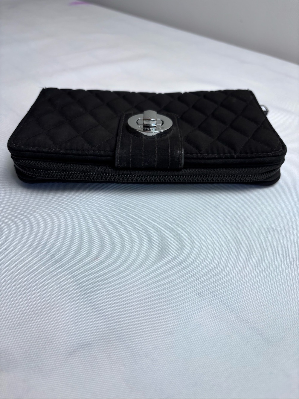 Vera Bradley RFID Turnlock Bifold Wallet Black Quilted Microfiber/cotton - Picture 4 of 12